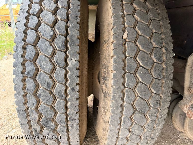 image for item FB8118 2004 Kenworth T300 refuse truck