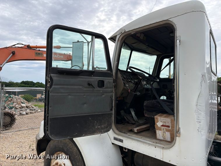 image for item FB8119 1997 Peterbilt 330 dumpster carrier truck