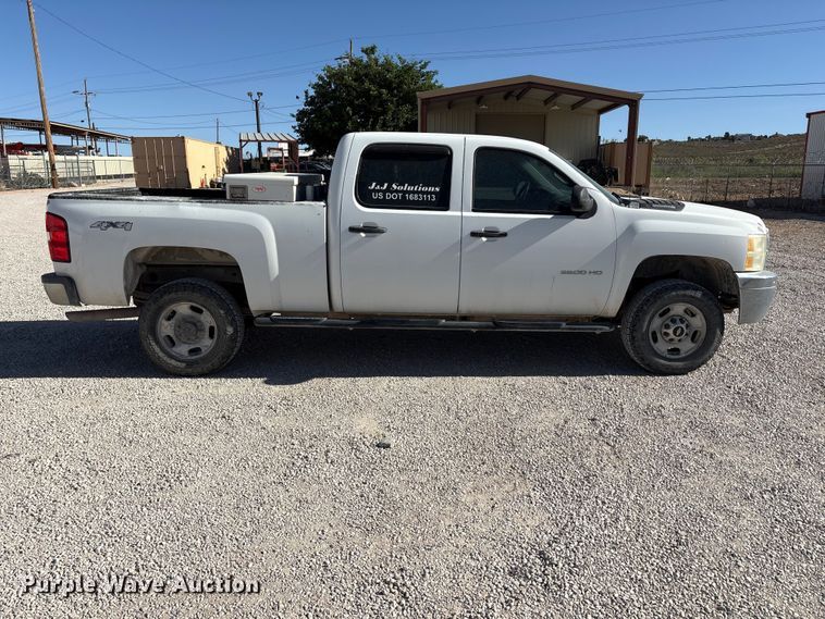 image for item FC2239 2011 Chevrolet Silverado 2500HD Crew Cab pickup truck