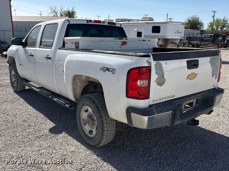 image for item FC2239 2011 Chevrolet Silverado 2500HD Crew Cab pickup truck
