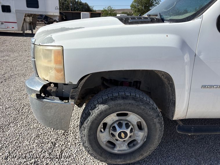image for item FC2239 2011 Chevrolet Silverado 2500HD Crew Cab pickup truck
