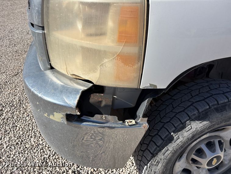 image for item FC2239 2011 Chevrolet Silverado 2500HD Crew Cab pickup truck