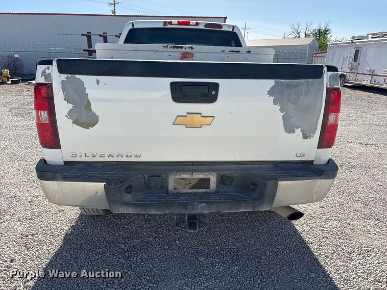 image for item FC2239 2011 Chevrolet Silverado 2500HD Crew Cab pickup truck