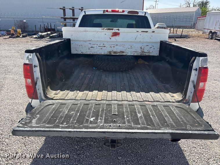 image for item FC2239 2011 Chevrolet Silverado 2500HD Crew Cab pickup truck