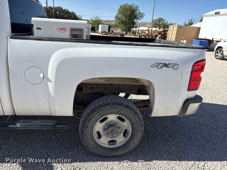 image for item FC2239 2011 Chevrolet Silverado 2500HD Crew Cab pickup truck