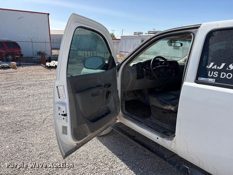 image for item FC2239 2011 Chevrolet Silverado 2500HD Crew Cab pickup truck