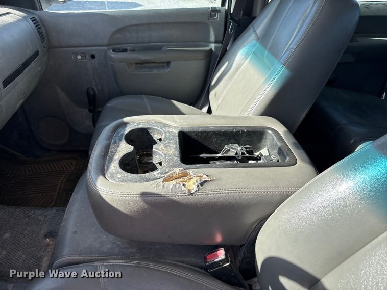 image for item FC2239 2011 Chevrolet Silverado 2500HD Crew Cab pickup truck