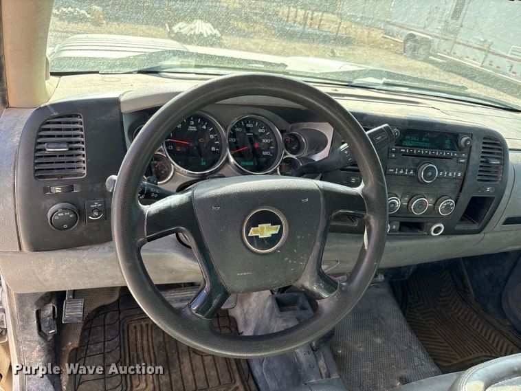 image for item FC2239 2011 Chevrolet Silverado 2500HD Crew Cab pickup truck