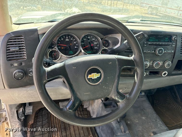 image for item FC2239 2011 Chevrolet Silverado 2500HD Crew Cab pickup truck