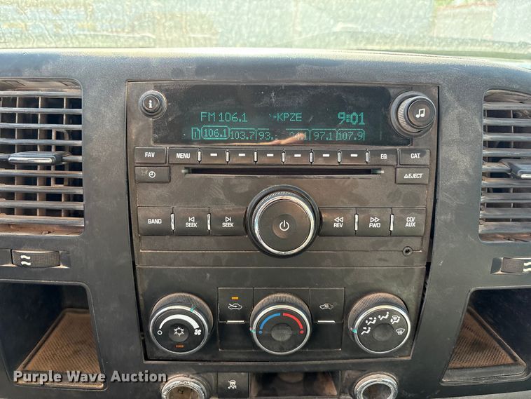 image for item FC2239 2011 Chevrolet Silverado 2500HD Crew Cab pickup truck