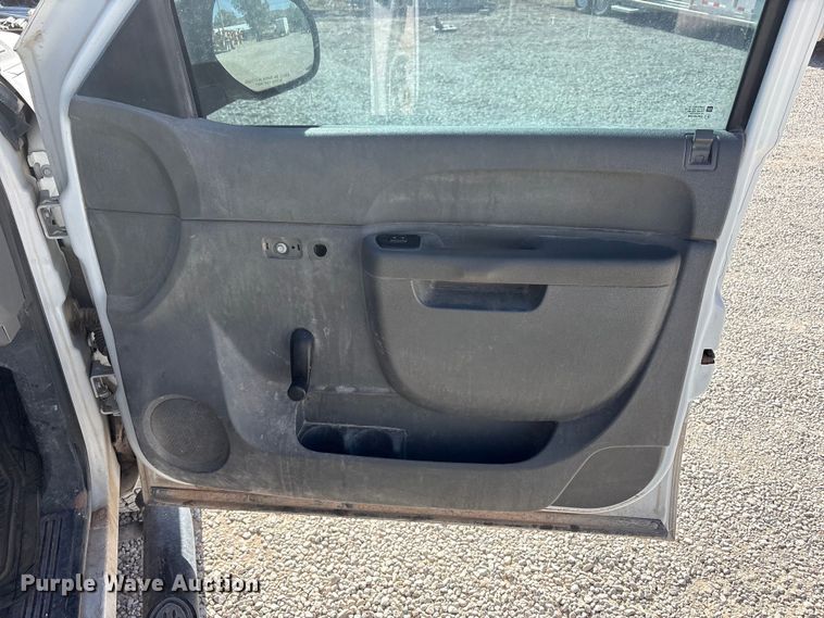 image for item FC2239 2011 Chevrolet Silverado 2500HD Crew Cab pickup truck
