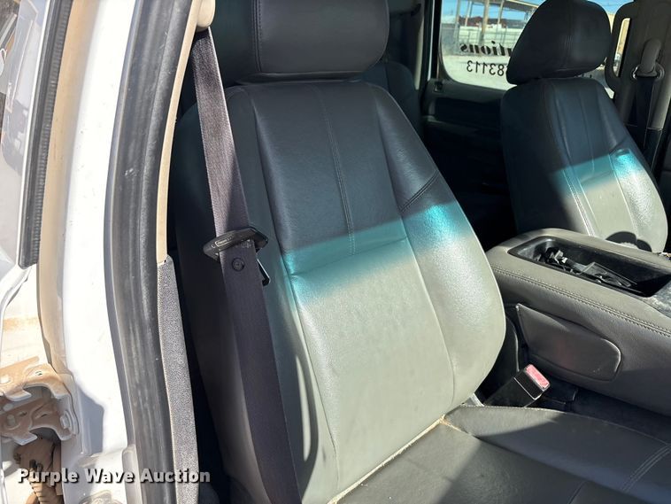 image for item FC2239 2011 Chevrolet Silverado 2500HD Crew Cab pickup truck