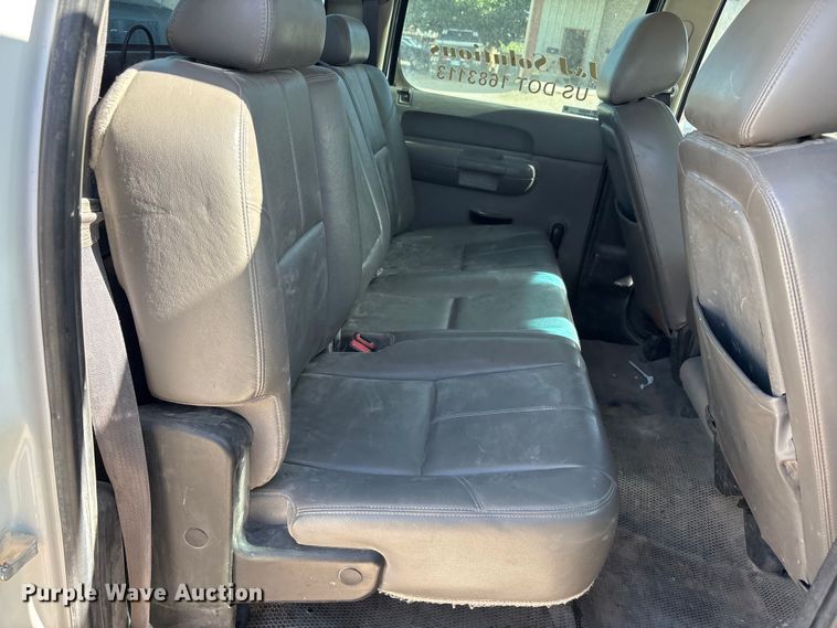 image for item FC2239 2011 Chevrolet Silverado 2500HD Crew Cab pickup truck