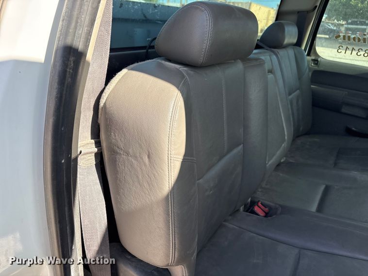 image for item FC2239 2011 Chevrolet Silverado 2500HD Crew Cab pickup truck