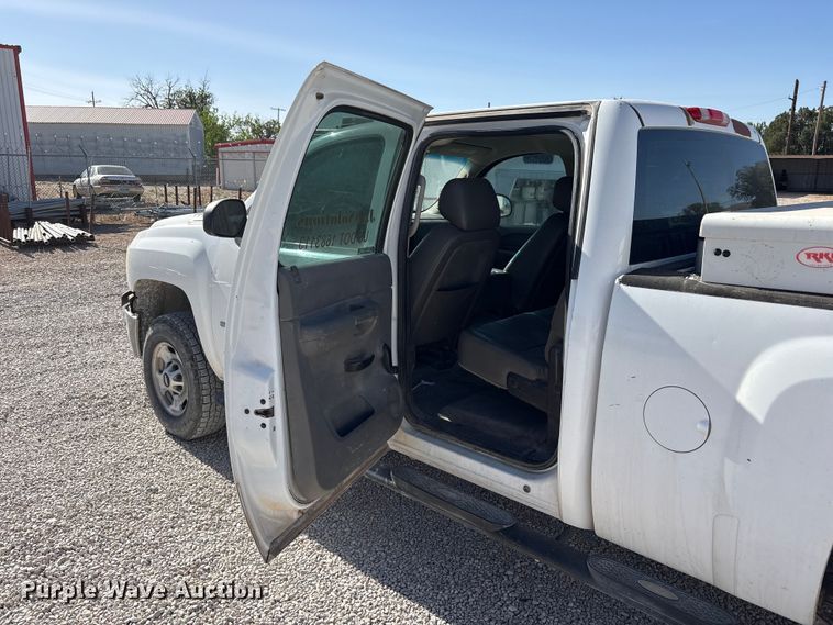 image for item FC2239 2011 Chevrolet Silverado 2500HD Crew Cab pickup truck