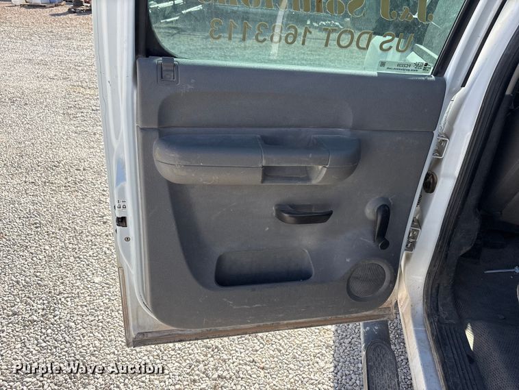 image for item FC2239 2011 Chevrolet Silverado 2500HD Crew Cab pickup truck