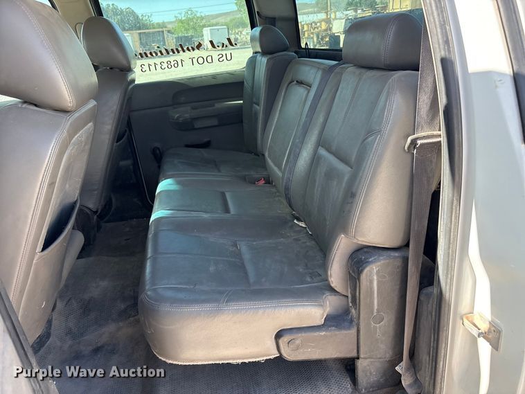 image for item FC2239 2011 Chevrolet Silverado 2500HD Crew Cab pickup truck