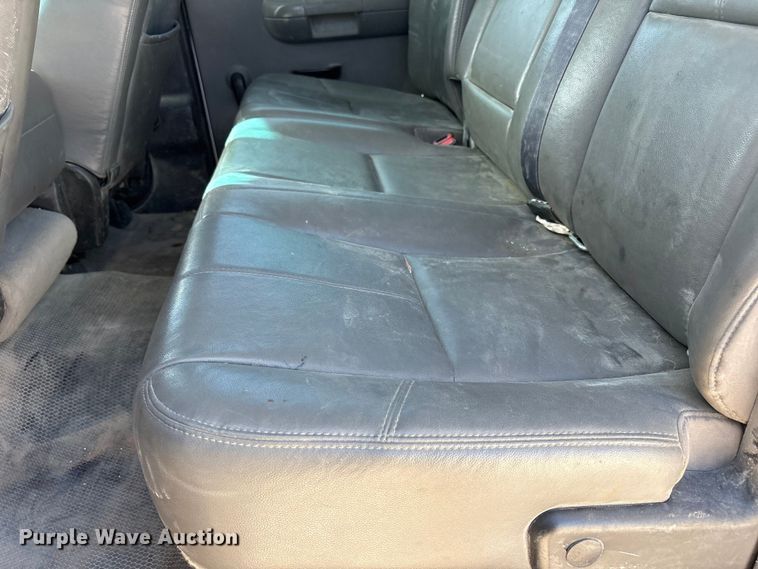 image for item FC2239 2011 Chevrolet Silverado 2500HD Crew Cab pickup truck