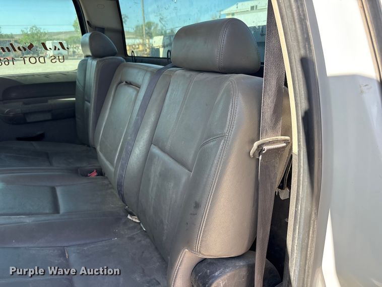 image for item FC2239 2011 Chevrolet Silverado 2500HD Crew Cab pickup truck
