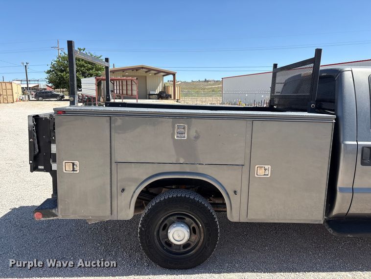 image for item FC2243 2013 Ford F250 Super Duty Crew Cab utility bed pickup truck