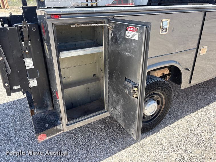 image for item FC2243 2013 Ford F250 Super Duty Crew Cab utility bed pickup truck