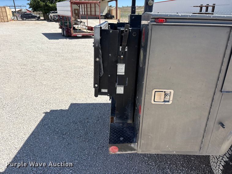 image for item FC2243 2013 Ford F250 Super Duty Crew Cab utility bed pickup truck