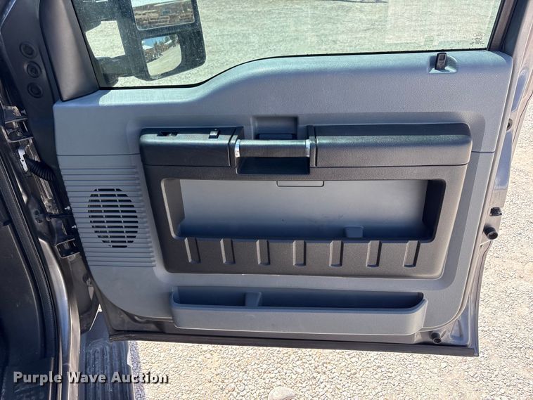 image for item FC2243 2013 Ford F250 Super Duty Crew Cab utility bed pickup truck