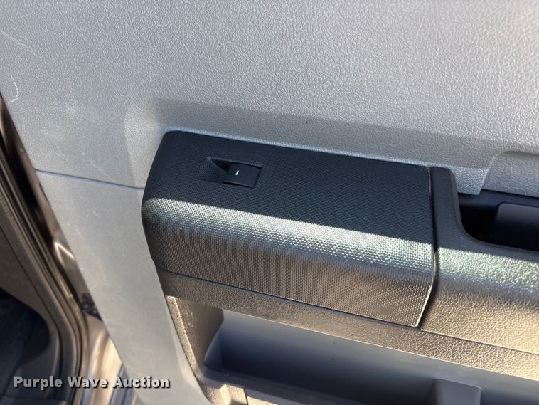 image for item FC2243 2013 Ford F250 Super Duty Crew Cab utility bed pickup truck