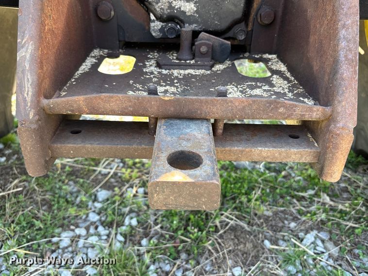 image for item FC4545 2000 John Deere 5105 tractor
