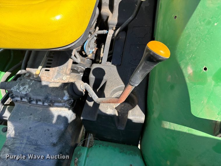 image for item FC4545 2000 John Deere 5105 tractor