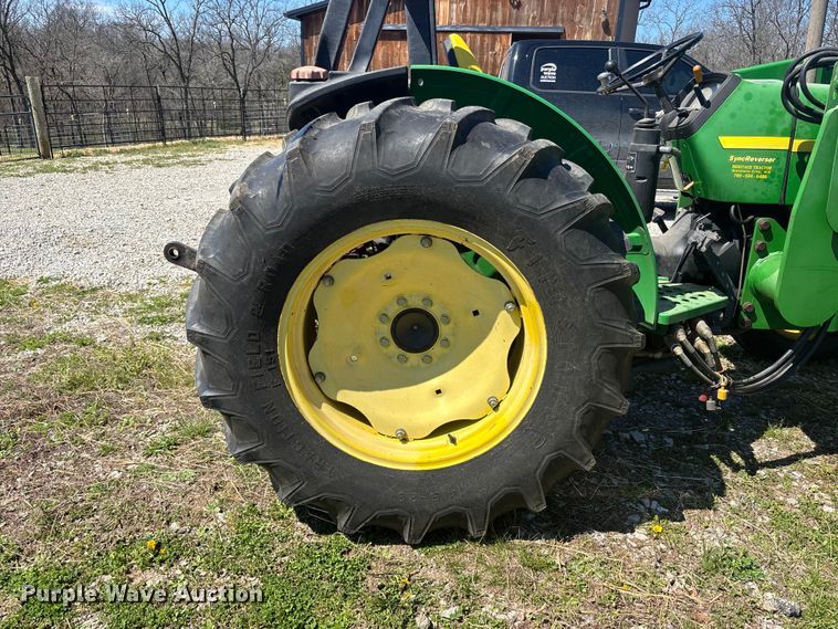 image for item FC4545 2000 John Deere 5105 tractor