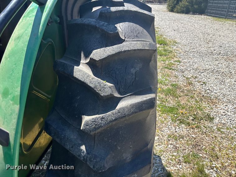 image for item FC4545 2000 John Deere 5105 tractor