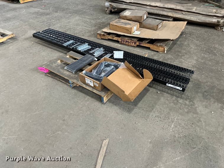 image for item FC4604 (5) Luverne pickup truck steps