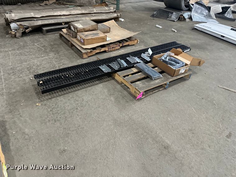 image for item FC4604 (5) Luverne pickup truck steps