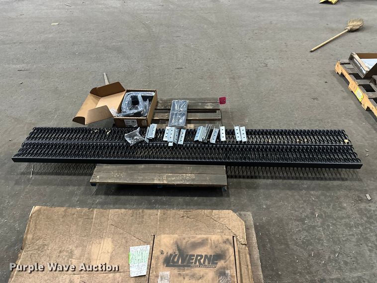image for item FC4604 (5) Luverne pickup truck steps