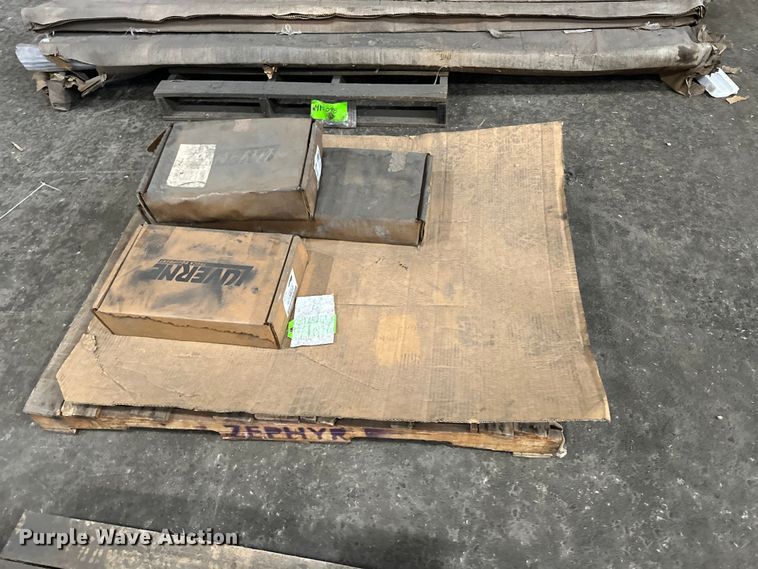 image for item FC4604 (5) Luverne pickup truck steps