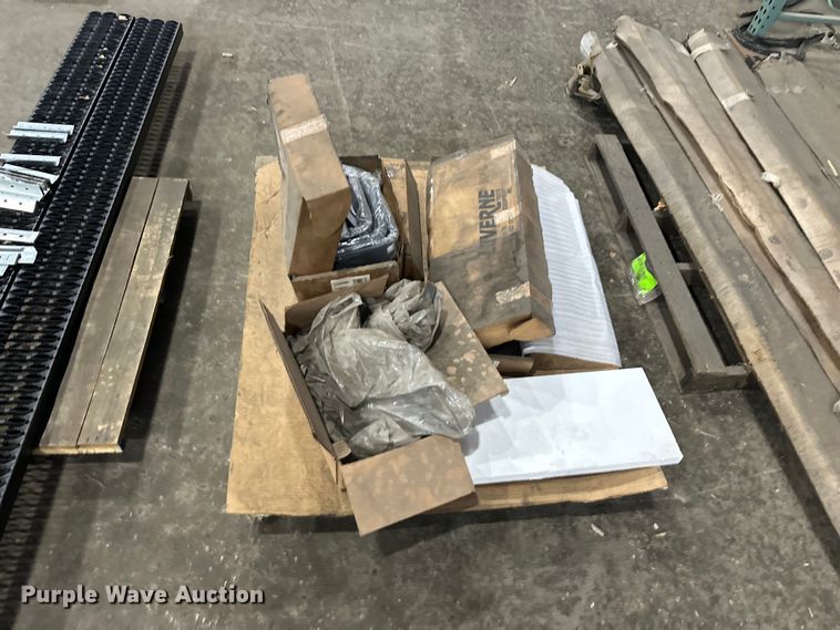 image for item FC4604 (5) Luverne pickup truck steps