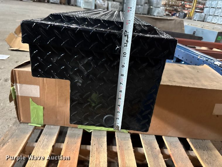 image for item FC4608 (2) DeeZee toolboxes