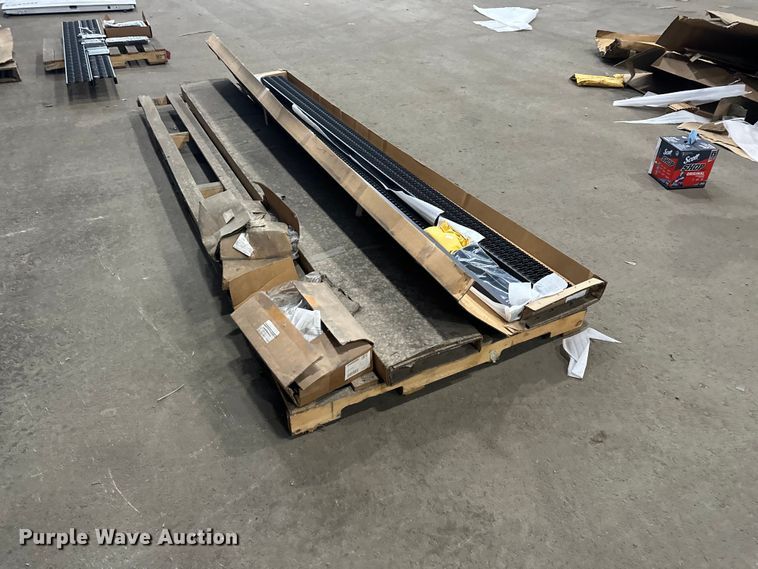 image for item FC4612 Luverne pickup truck steps