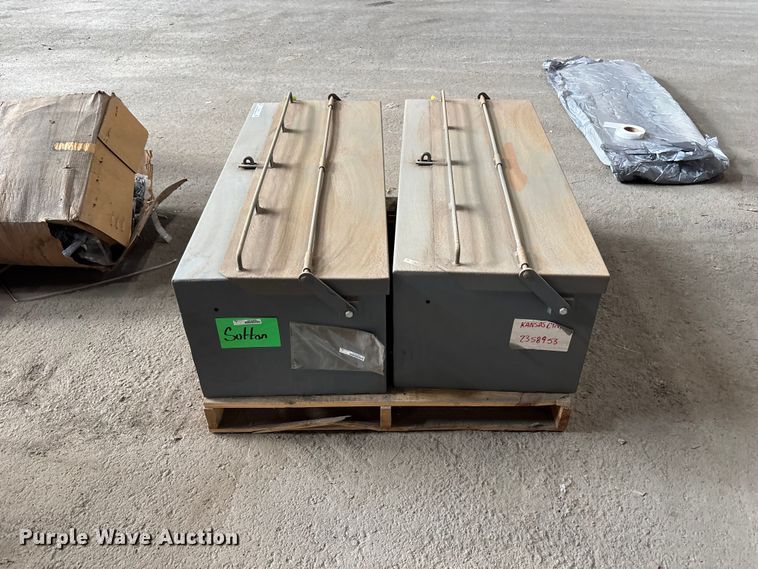 image for item FC4613 (2) toolboxes