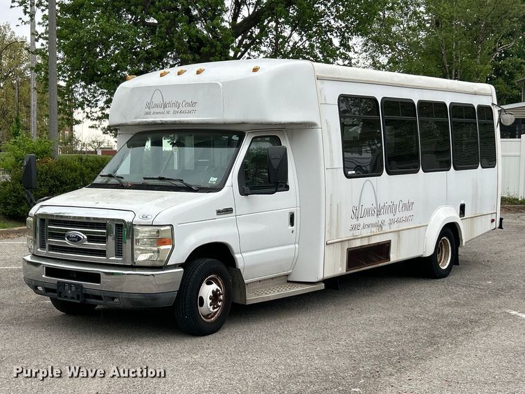 image for item FC5415 2010 Ford E450 Super Duty shuttle bus