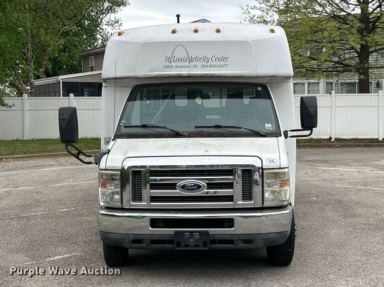 image for item FC5415 2010 Ford E450 Super Duty shuttle bus