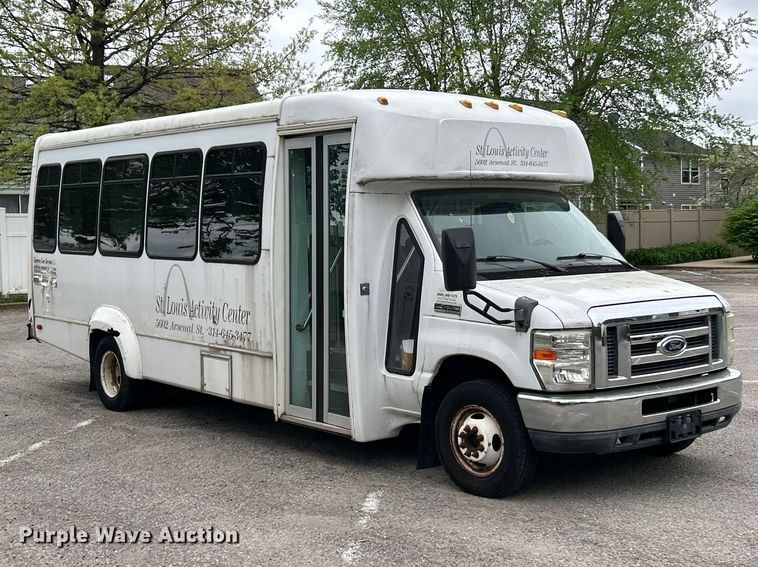 image for item FC5415 2010 Ford E450 Super Duty shuttle bus