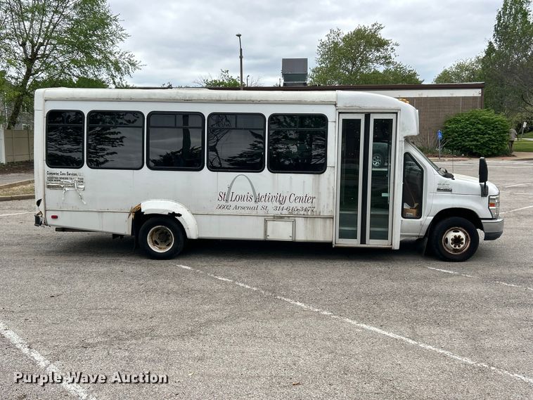 image for item FC5415 2010 Ford E450 Super Duty shuttle bus