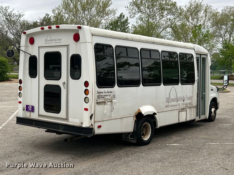 image for item FC5415 2010 Ford E450 Super Duty shuttle bus