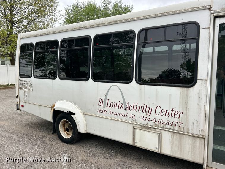 image for item FC5415 2010 Ford E450 Super Duty shuttle bus