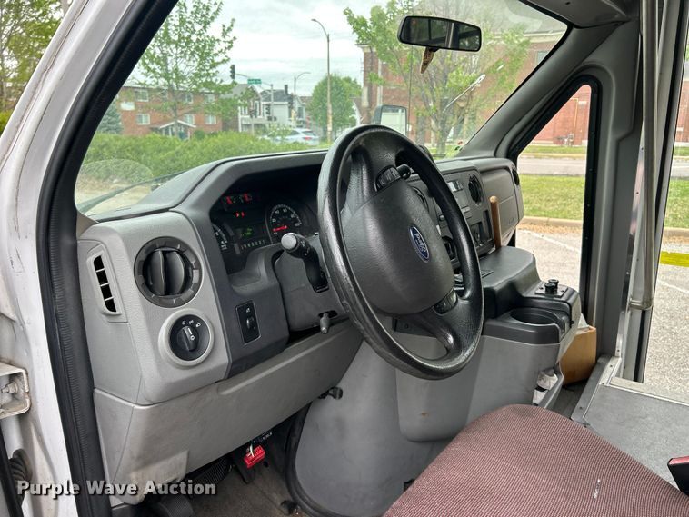 image for item FC5415 2010 Ford E450 Super Duty shuttle bus