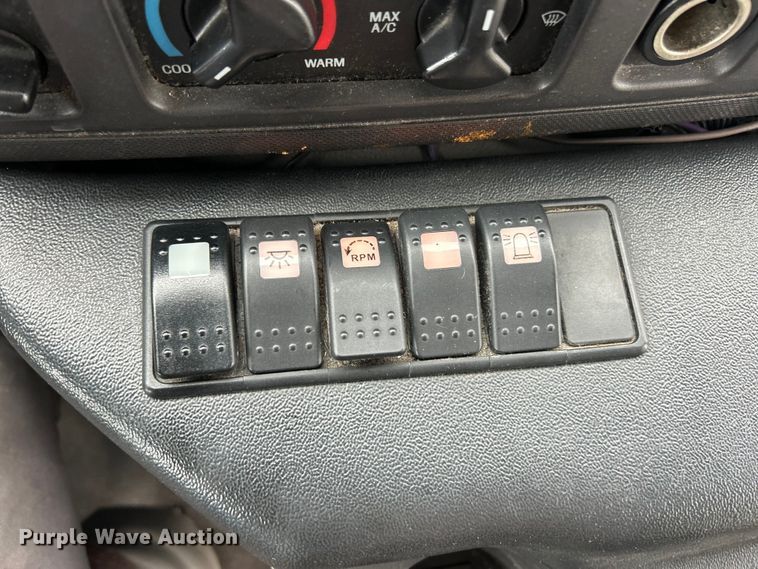 image for item FC5415 2010 Ford E450 Super Duty shuttle bus