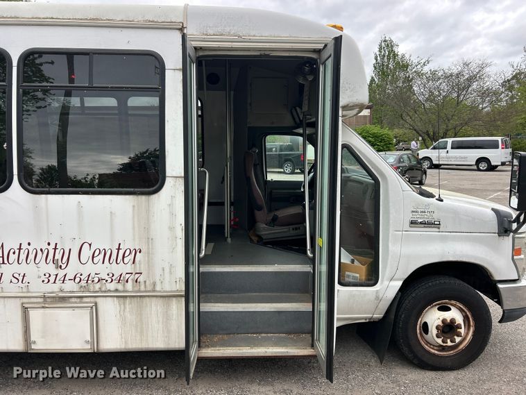 image for item FC5415 2010 Ford E450 Super Duty shuttle bus