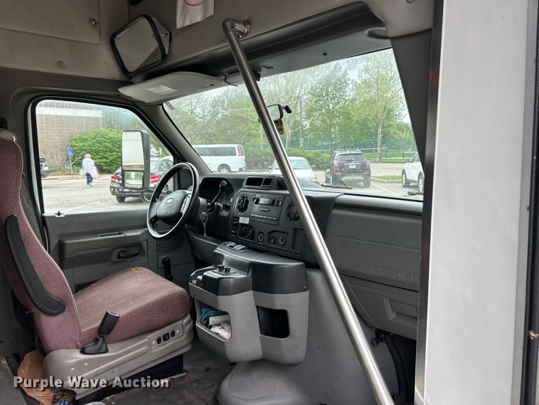 image for item FC5415 2010 Ford E450 Super Duty shuttle bus